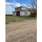 Нежитлова будівля пл. 974.5 кв.м.: Одеська обл., Біляївський район, с. Градениці, провулок Миру, 21-Б та зем.ділянка К/Н 5121082000:01:001:0499, пл.0.9929 га: Одеська обл., Біляївський район, с. Градениці, провулок Миру, 25 (за межами населеного пункту) 