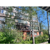 1/2 частина квартири, загальною площею 63,8 кв.м., житловою площею 43,6 кв.м., що знаходиться за адресою: Полтавська обл., м. Полтава, вул. Стрітенська (Комсомольська), буд. 5, кв. 33