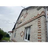 1/2 частки житлового будинку загальною площею 97,9 м.кв. та 1/2 частки земельної ділянки площею 0,0755 га кадастровий номер 4623681600:01:005:0286, що знаходяться за адресою:Львівська область Львівський район с.Зимна Вода вул. Львівська,88