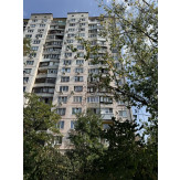 1/2 частина двокімнатної квартири, загальною площею 45.5 кв.м, житловою площею 26.00 кв.м, що знаходиться за адресою м.Київ, проспект Оболонський, будинок 14а, квартира 164, РНОНМ 1175945480000