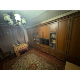 1/2 трикімнатної квартири, загальна площа якої – 64,3 кв.м. і яка розташована за адресою: м.Одеса, вул. Євгена Танцюри (кол. вул. Ген. Петрова), буд. 50, корп. А, № 28