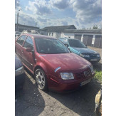Автомобіль Volkswagen Bora (легковий седан В), реєстраційний номер КА8739СВ, колір червоний, рік виробництва: 2000, номер шасі WVWZZZ1JZYW607928