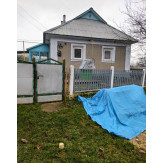 Житловий будинок з верандою та надвірними будівлями заг. пл. 63 кв.м. та земельна ділянка пл. 0, 2216 га, К/Н: 6820687000:01:002:0020, за адресою: Хмельницька обл., Хмельницький (Віньковецький) р., с. Покутинці, вул. Вишнева (Чкалова), буд. 23