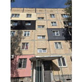 1/2 частина чотирикімнатної квартири загальною площею 77.2 кв. м., за адресою: Дніпропетровська обл., м. Кривий Ріг, вул. Наталії Кобринської буд. 10, кв. 93